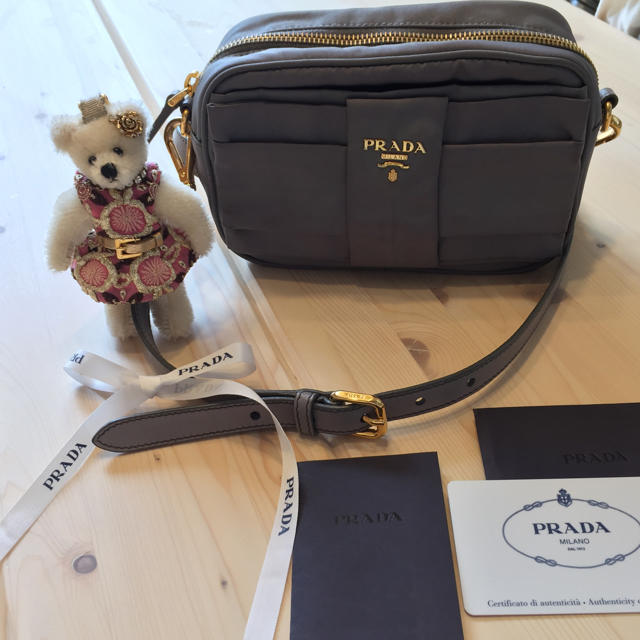 PRADA(プラダ)のプラダ リボン ショルダー♡ レディースのバッグ(ショルダーバッグ)の商品写真