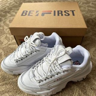 フィラ(FILA)のFILA BE:FIRST コラボ　スニーカー　厚底　白　23.5(スニーカー)