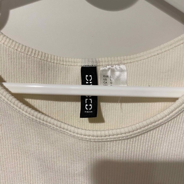 H&M(エイチアンドエム)のh&m タンクトップ アイボリー ホワイト レディースのトップス(タンクトップ)の商品写真