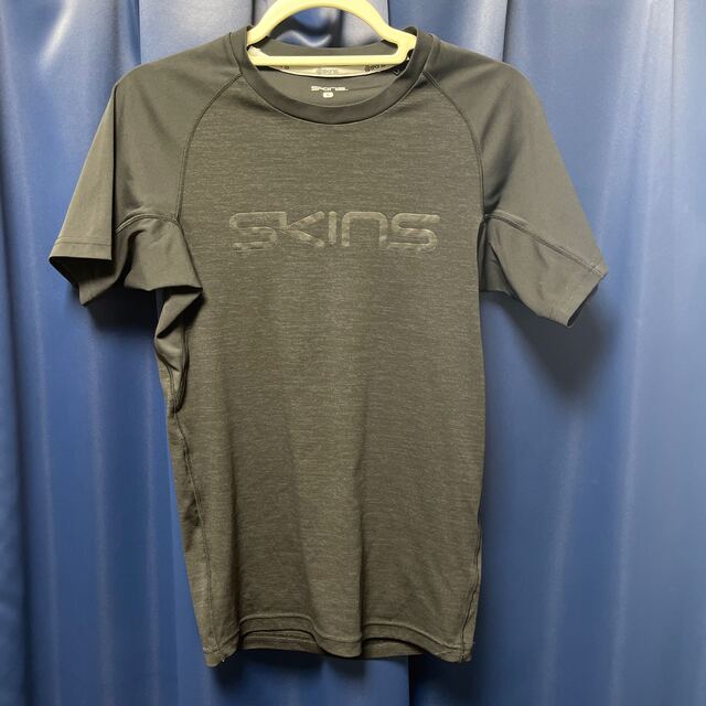 SKINS(スキンズ)のスキンズ　Tシャツ　トレーニングシャツ メンズのトップス(シャツ)の商品写真