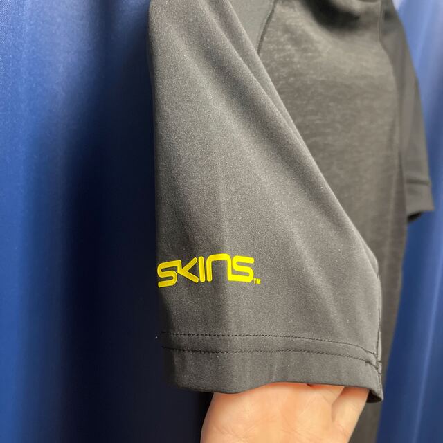 SKINS(スキンズ)のスキンズ　Tシャツ　トレーニングシャツ メンズのトップス(シャツ)の商品写真