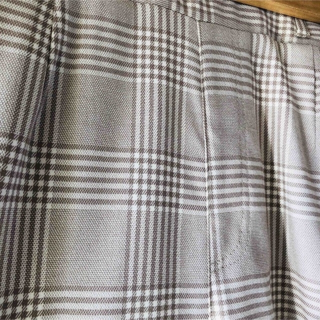 しまむら(シマムラ)の淡いベージュチャックストレートズボン レディースのパンツ(カジュアルパンツ)の商品写真