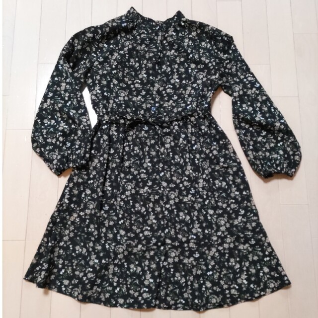 THE SHOP TK(ザショップティーケー)のTHE SHOP TK  小花柄ワンピース　ガールズ140 キッズ/ベビー/マタニティのキッズ服女の子用(90cm~)(ワンピース)の商品写真