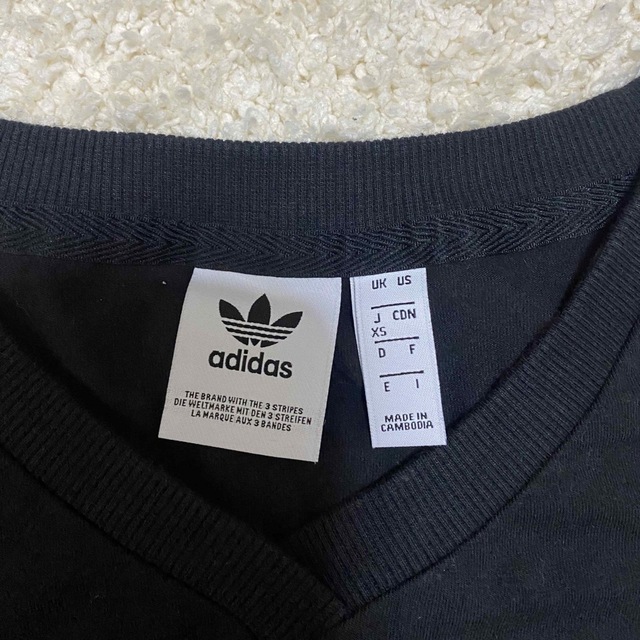 adidas(アディダス)のadidas クロップドTシャツ　ブラック レディースのトップス(Tシャツ(半袖/袖なし))の商品写真