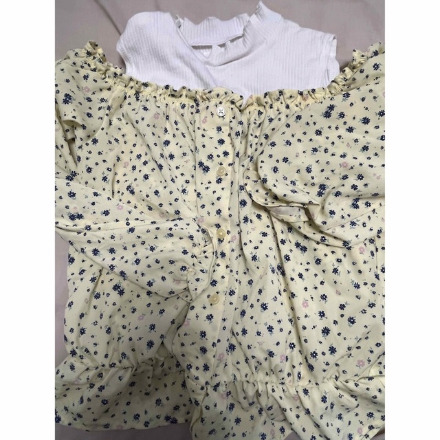 GU(ジーユー)のGU  オフショルダートップス　花柄　140 イエロー キッズ/ベビー/マタニティのキッズ服女の子用(90cm~)(Tシャツ/カットソー)の商品写真