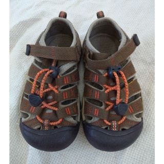 キーン(KEEN)のKEEN キッズ　サンダル　１７センチ　オレンジ✕ブラウン(アウトドアシューズ)