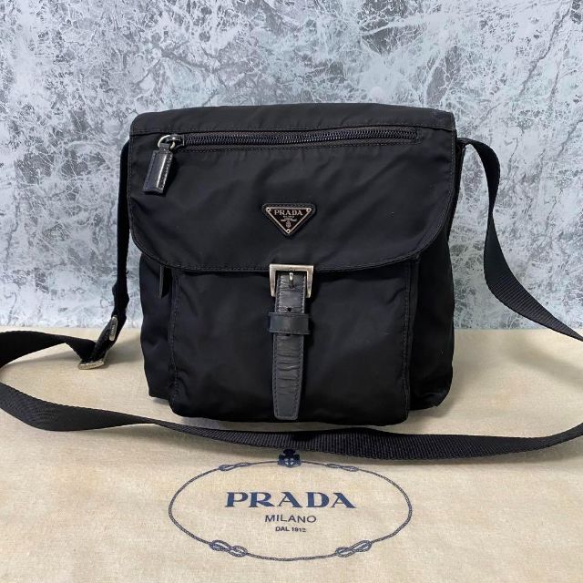 【PRADA】ショルダーバッグ　三角ロゴプレート　ナイロン　ブラック