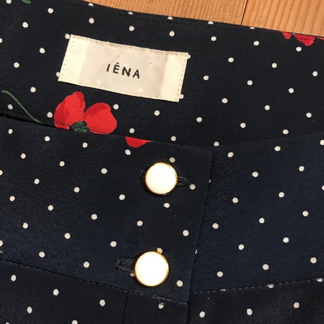 IENA(イエナ)のIENA 34 花柄 ドット  前ボタン スカート イエナ ネイビー レディースのスカート(ロングスカート)の商品写真