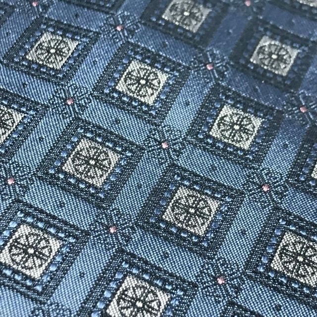 Christian Dior(クリスチャンディオール)の【美品】クリスチャンディオール　小紋柄 シルク100％　ネクタイ 紺系 メンズのファッション小物(ネクタイ)の商品写真