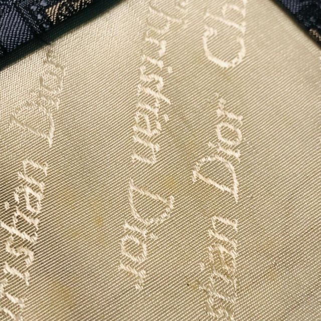 Christian Dior(クリスチャンディオール)の【美品】クリスチャンディオール　小紋柄 シルク100％　ネクタイ 紺系 メンズのファッション小物(ネクタイ)の商品写真