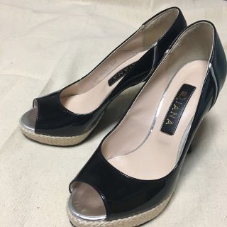 ダイアナ(DIANA)の美品　ダイアナ　黒　パンプス　DIANA(ハイヒール/パンプス)