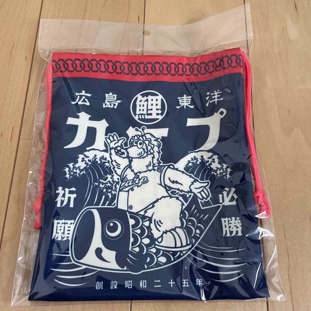 広島東洋カープ(ヒロシマトウヨウカープ)の広島東洋カープ　巾着　スラィリー スポーツ/アウトドアの野球(応援グッズ)の商品写真