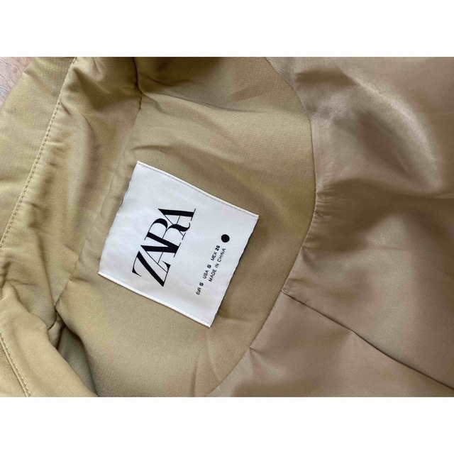 ZARA(ザラ)のZARA ウォーターレペレント　プリーツ　トレンチコート レディースのジャケット/アウター(トレンチコート)の商品写真