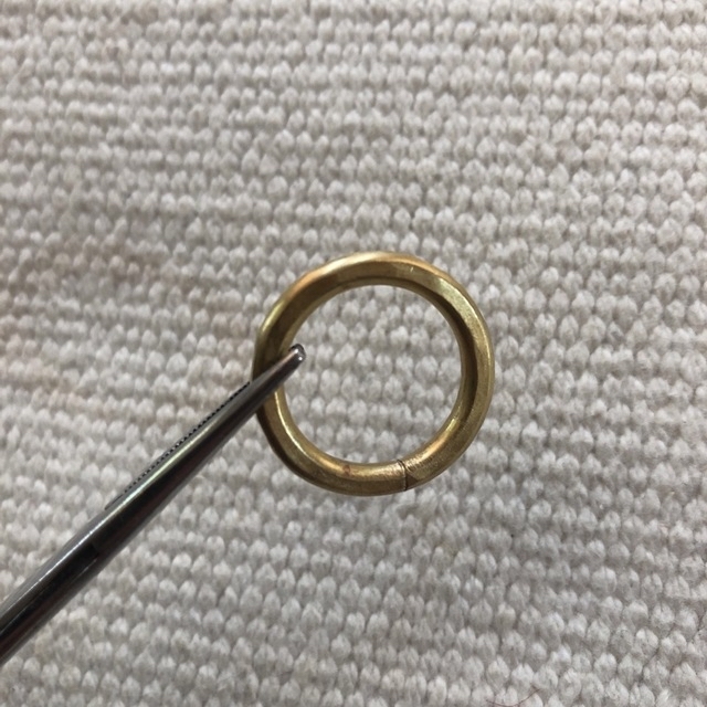 ②ハンドメイド　鍛金　真鍮　指輪　太め　レディース　メンズ　11号　12号 レディースのアクセサリー(リング(指輪))の商品写真
