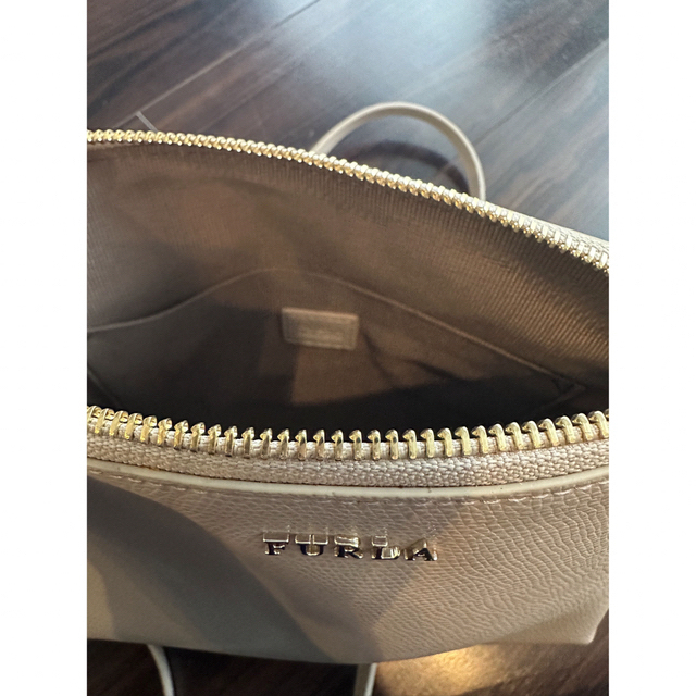 Furla(フルラ)の美品✨FURLA フルラ ショルダーバッグ ライトベージュ　グレージュ レディースのバッグ(ショルダーバッグ)の商品写真