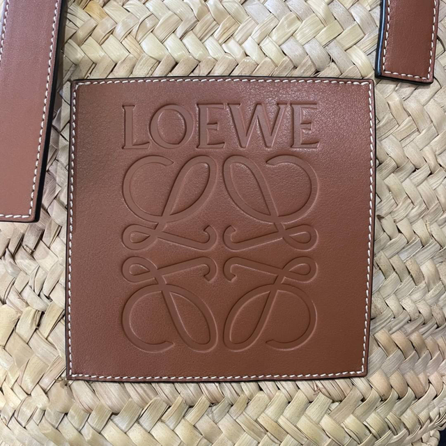 LOEWE(ロエベ)のLOEWE ロエベ　バスケットバッグ　タン　ミディアム　かごバッグ　公式購入品 レディースのバッグ(かごバッグ/ストローバッグ)の商品写真