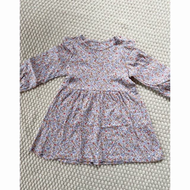 UNIQLO(ユニクロ)の花柄ワンピース 90 キッズ/ベビー/マタニティのキッズ服女の子用(90cm~)(ワンピース)の商品写真