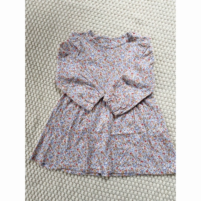 UNIQLO(ユニクロ)の花柄ワンピース 90 キッズ/ベビー/マタニティのキッズ服女の子用(90cm~)(ワンピース)の商品写真