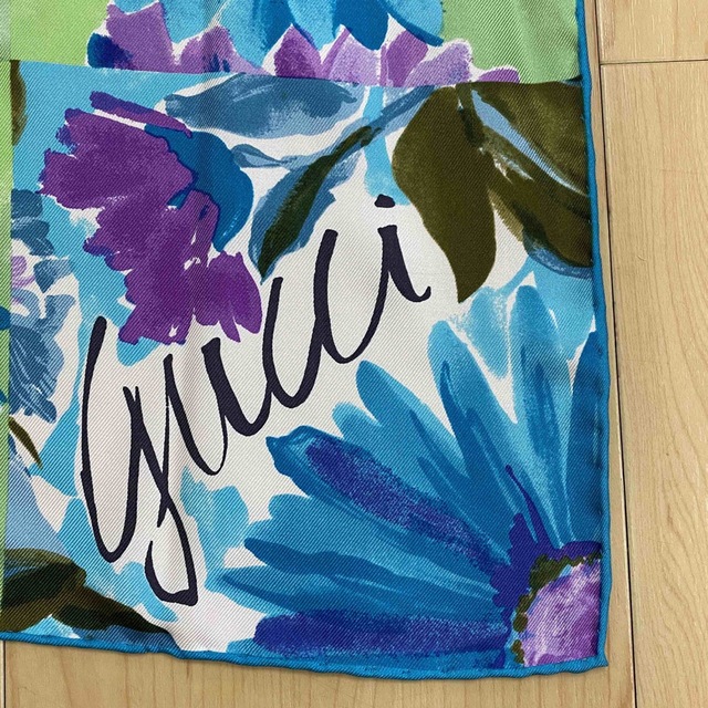 GUCCI - GUCCI グッチ スカーフ 花柄 バラ イエロー ブルー no GUCCI - GUCCI グッチ スカーフ 花柄 バラ イエロー ブルー no