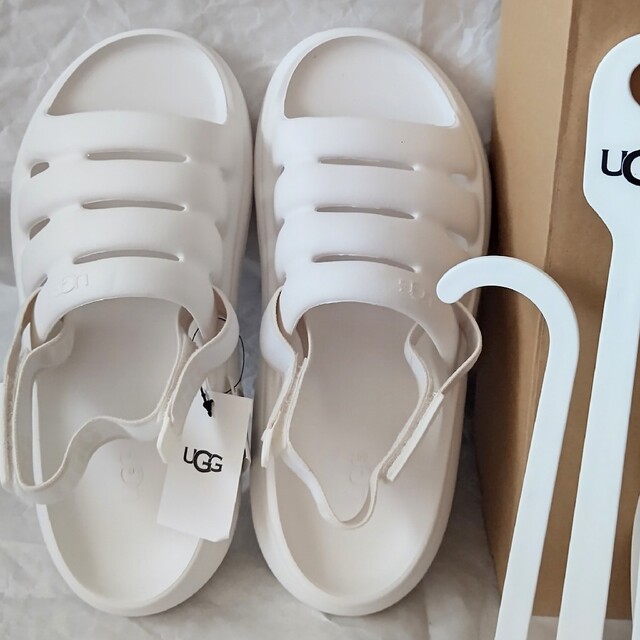 UGG(アグ)のショッパー付き　UGG W SPORT YEAH BRIGHT WHITE　24 レディースの靴/シューズ(サンダル)の商品写真