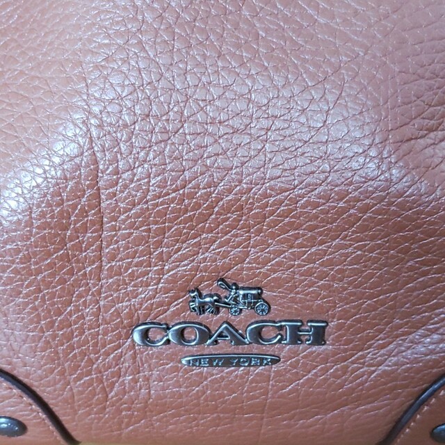 COACH(コーチ)のコーチ　レザー巾着バッグ　2wayショルダーバッグ　レザー　ブラウン　本革 レディースのバッグ(ショルダーバッグ)の商品写真