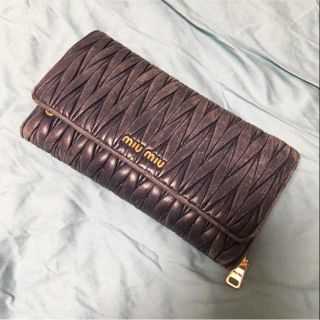 ミュウミュウ(miumiu)のmiumiu 長財布(財布)