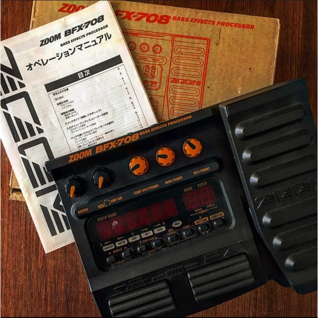 Zoom(ズーム)のZOOM BFX-708 楽器のベース(ベースエフェクター)の商品写真