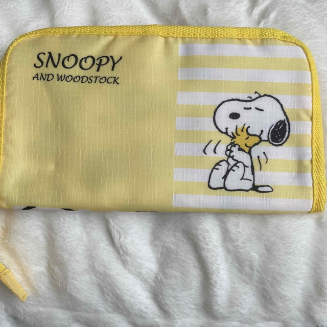 SNOOPY(スヌーピー)のスヌーピー　マルチケース　通帳ケース　母子手帳ケース キッズ/ベビー/マタニティのマタニティ(母子手帳ケース)の商品写真