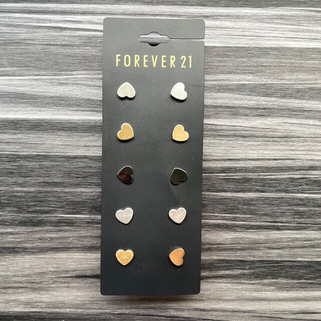 FOREVER 21(フォーエバートゥエンティーワン)のForever21 ハート  ピアス レディースのアクセサリー(ネックレス)の商品写真