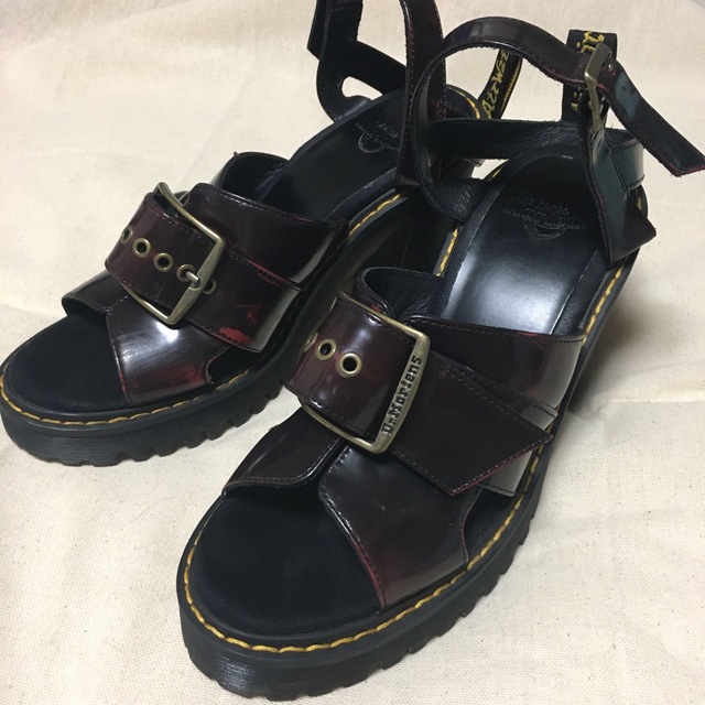 Dr.Martens ドクターマーチン サンダル ヒール エナメル 厚底 品質が