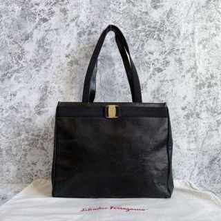 サルヴァトーレフェラガモ(Salvatore Ferragamo)の極美品 サルヴァトーレ フェラガモ ヴァラリボン トートバッグ レザー ブラック(トートバッグ)