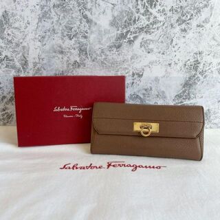 サルヴァトーレフェラガモ(Salvatore Ferragamo)のサルヴァトーレフェラガモ ガンチーニ 長財布 ブラウン(財布)