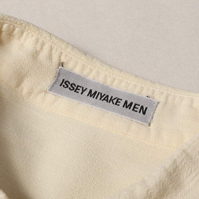 ISSEY MIYAKE(イッセイミヤケ)のISSEY MIYAKE イッセイミヤケ シャツ コットン シボ加工シャツ 長袖 縮緬 ちりめん ボックス シルエット MEN ライトイエロー L トップス カジュアルシャツ 日本製  【メンズ】【中古】 メンズのトップス(シャツ)の商品写真