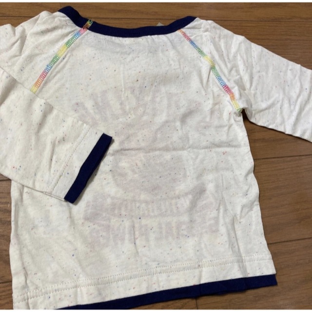 新品　ロンT  長袖　100サイズ キッズ/ベビー/マタニティのキッズ服男の子用(90cm~)(Tシャツ/カットソー)の商品写真