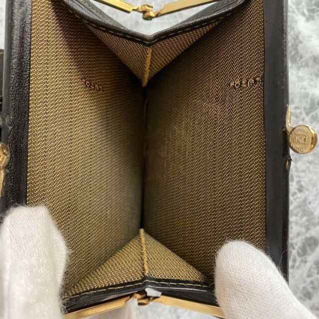 FENDI(フェンディ)のフェンディ FENDI ズッカ柄 二つ折財布 がま口 レディースのファッション小物(財布)の商品写真