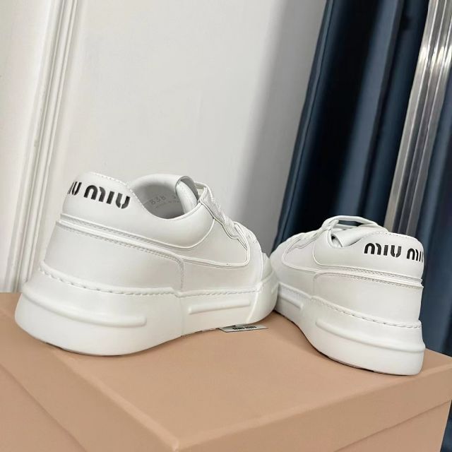 ☆新品☆miu miu(ミュウミュウ)スニーカー白ホワイト定価97, 超特価