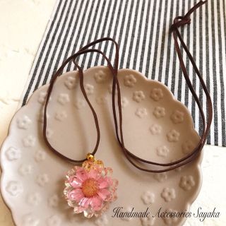 ハンドメイド　ネックレス　花　フラワー　ピンク　レジン　カボション　可愛い手作り(ネックレス)