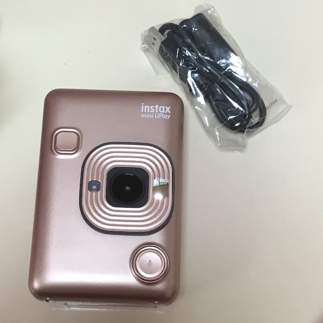 富士フイルム(フジフイルム)のNayu様専用 instax mini LiPlay ブラッシュゴールド スマホ/家電/カメラのカメラ(フィルムカメラ)の商品写真