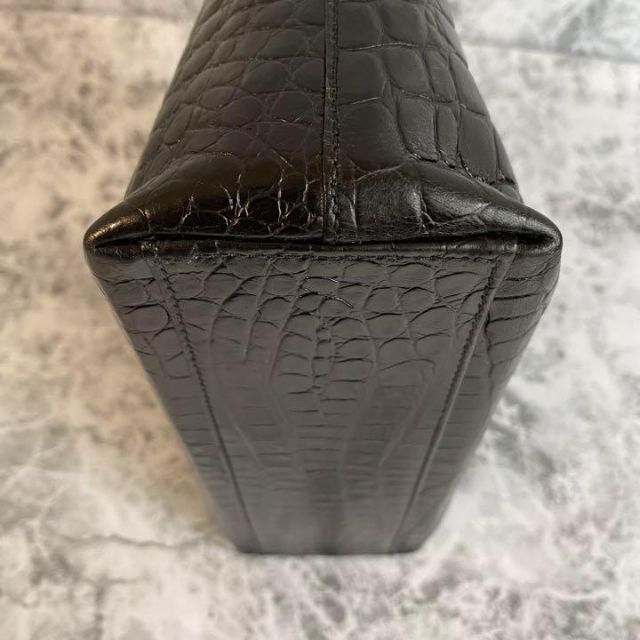 Salvatore Ferragamo(サルヴァトーレフェラガモ)の極美品 サルバトーレ フェラガモ ヴァラリボン ショルダーバッグ ブラック レディースのバッグ(ショルダーバッグ)の商品写真