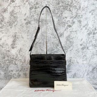 サルヴァトーレフェラガモ(Salvatore Ferragamo)の極美品 サルバトーレ フェラガモ ヴァラリボン ショルダーバッグ ブラック(ショルダーバッグ)