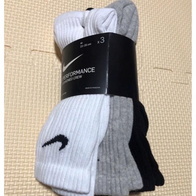 NIKE(ナイキ)のNIKE  ナイキ　クルーソックス　靴下　ソックス　２３〜２５cm レディースのレッグウェア(ソックス)の商品写真