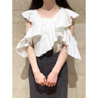 スナイデル(SNIDEL)の【SNIDEL】Sustainableアシメフリルブラウス WHT(シャツ/ブラウス(半袖/袖なし))