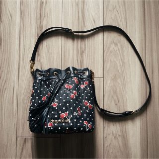 ミュウミュウ(miumiu)の【最終値下げ】miumiu チェリー柄バッグ(ショルダーバッグ)