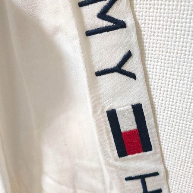 TOMMY HILFIGER(トミーヒルフィガー)の【2点】トミーヒルフィガー ホワイト 長袖Tシャツ × 半袖Tシャツ メンズL メンズのトップス(Tシャツ/カットソー(七分/長袖))の商品写真