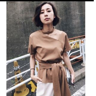 アメリヴィンテージ(Ameri VINTAGE)のCHOKER NECK ASYMMETRY TOP(カットソー(半袖/袖なし))