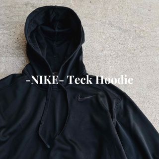 ナイキ(NIKE)の◯ NIKE オールブラック テックパーカー(パーカー)