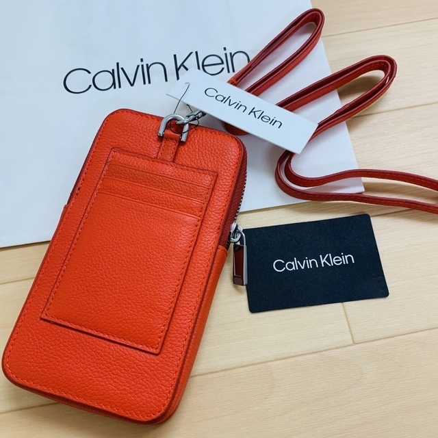 Calvin Klein(カルバンクライン)の大人気商品★Calvin Klein ユニセックスモノグラムロゴミニレザーバッグ メンズのバッグ(ショルダーバッグ)の商品写真