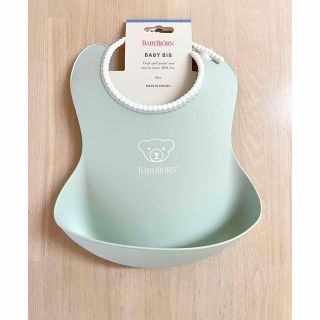 ベビービョルン(BABYBJORN)の新品✦Baby Bjorn お食事スタイ(powder green)(お食事エプロン)