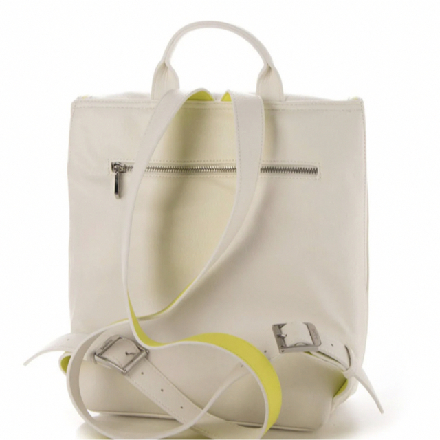 DESIGUAL(デシグアル)の新品✨定価15,900円　デシグアル　リュックサック  タグ付き♪ 大特価 レディースのバッグ(リュック/バックパック)の商品写真