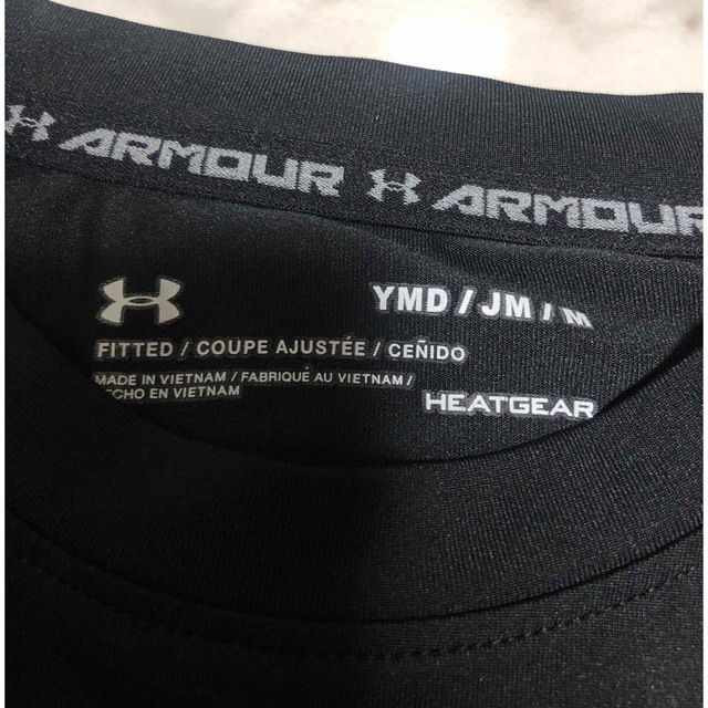 UNDER ARMOUR(アンダーアーマー)の美品　アンダーアーマー YMD 140cm  長袖 アンダーシャツ ヒートギア キッズ/ベビー/マタニティのキッズ服男の子用(90cm~)(Tシャツ/カットソー)の商品写真